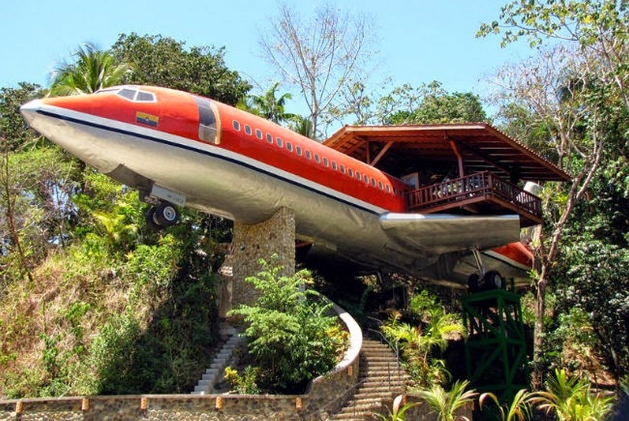 boeing-727-hotel-suite-men-s-gear