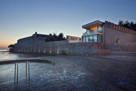 Gorgeous House Sperone by Studio Metrocubo