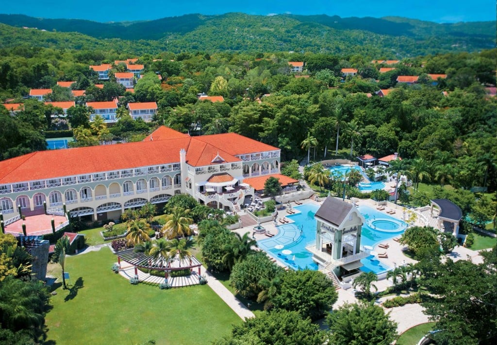 The Vast Sandals Ochi Beach Resort in Jamaica | Men's Gear