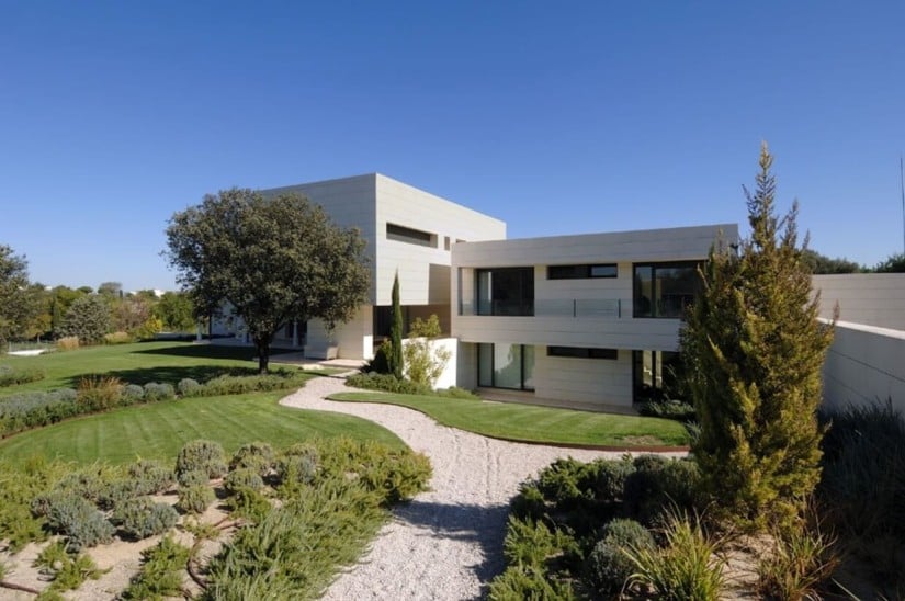 Contemporary Villa in Madrid
