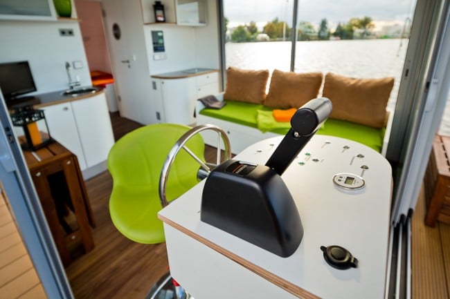 Nautilus Houseboats 17