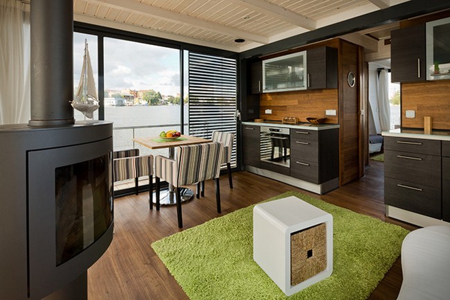 Nautilus Houseboats 19