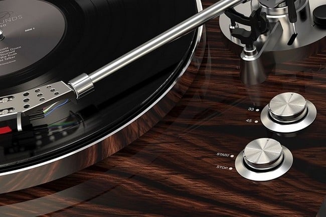 Akai Pro Bluetooth Turntable 1