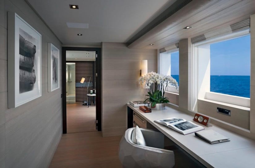 Galactica Star Yacht, Office