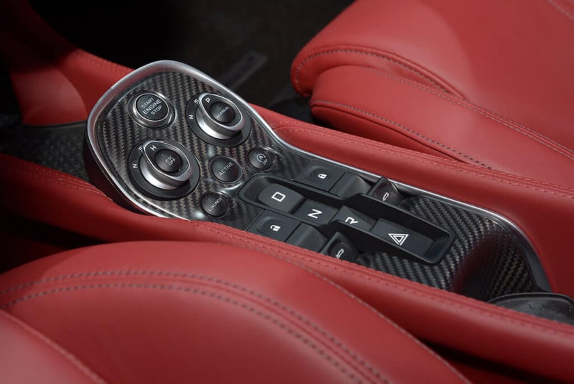 2017 McLaren 570GT, Controls