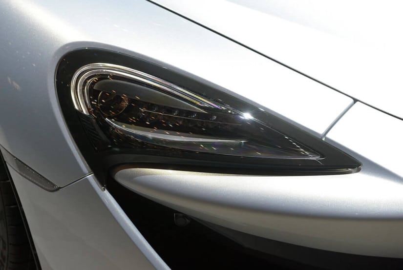 2017 McLaren 570GT, Light