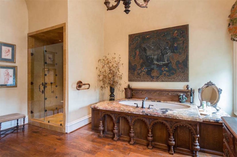 Bathroom, Dallas While House for Sale