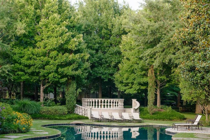 Dallas While House, Swimming Pool