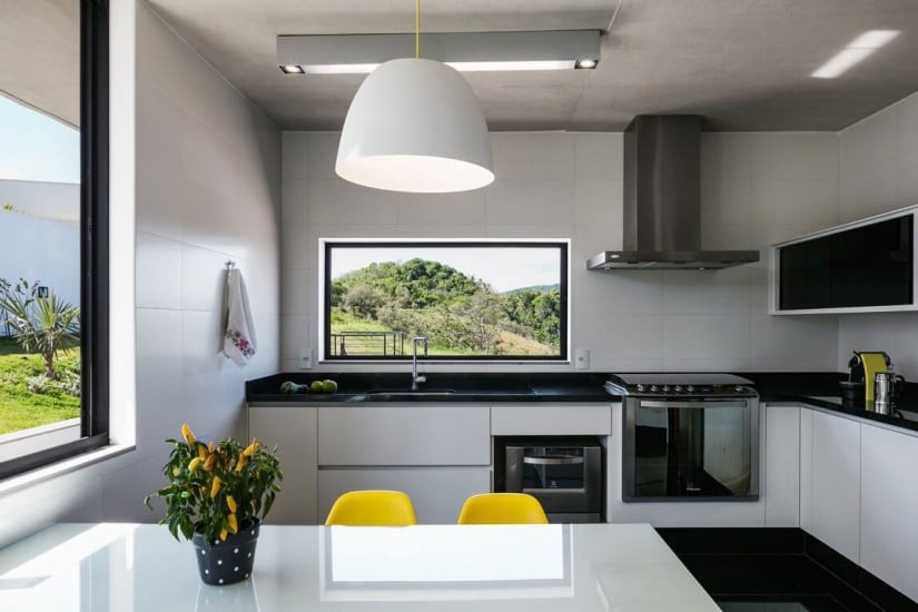 House JJ by Obra Arquitetos, Kitchen