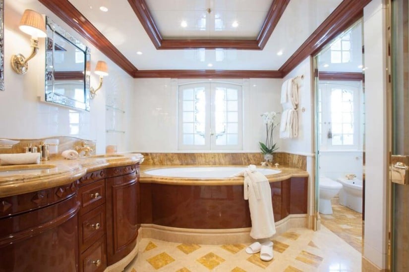 St. David Superyacht, Bathroom