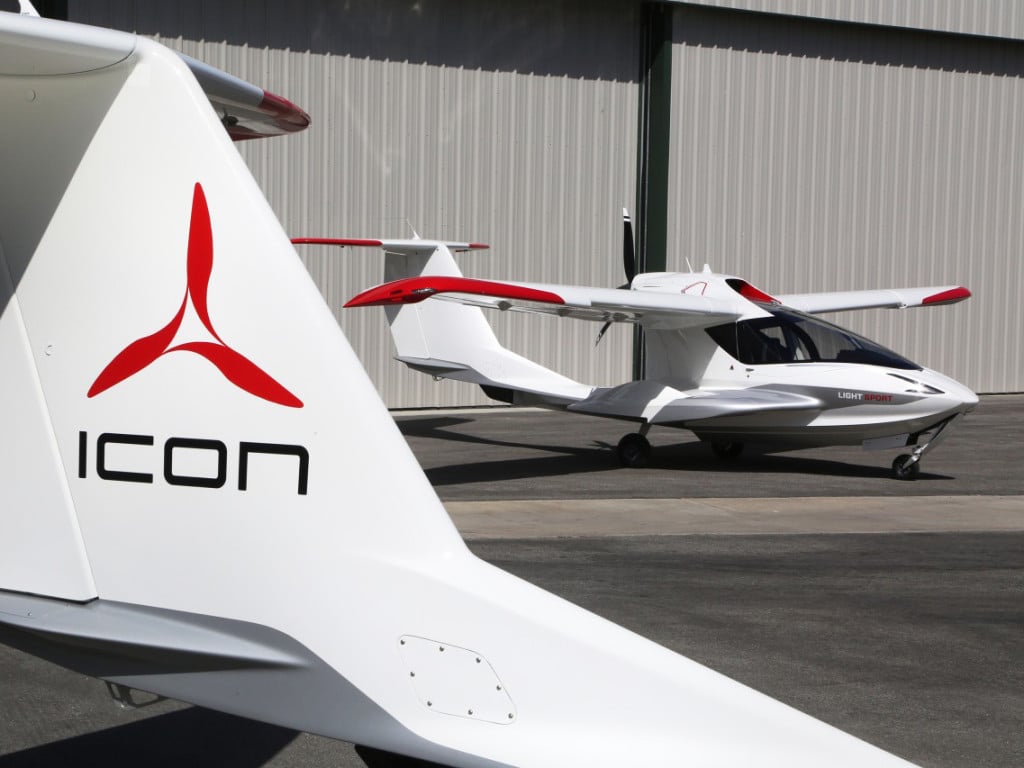 Icon A5 seaplane, Side View