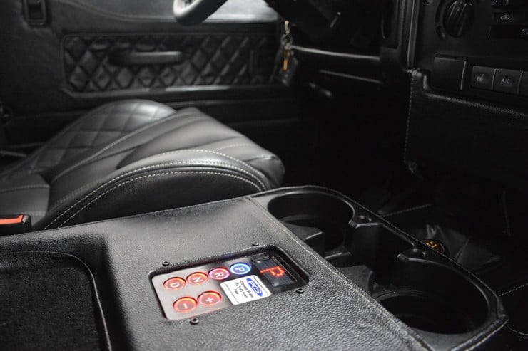 Land Rover Defender Beast 4