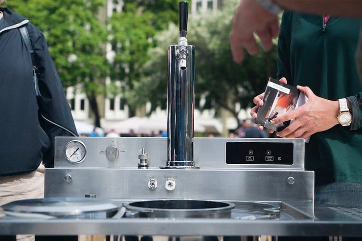 VESSI Beer Fermentor and Dispenser 8