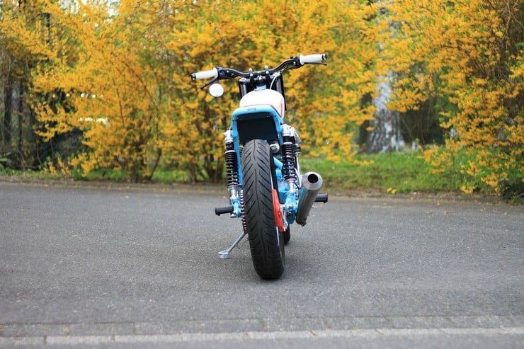 Kawasaki W650 by Hombrese Bikes 11