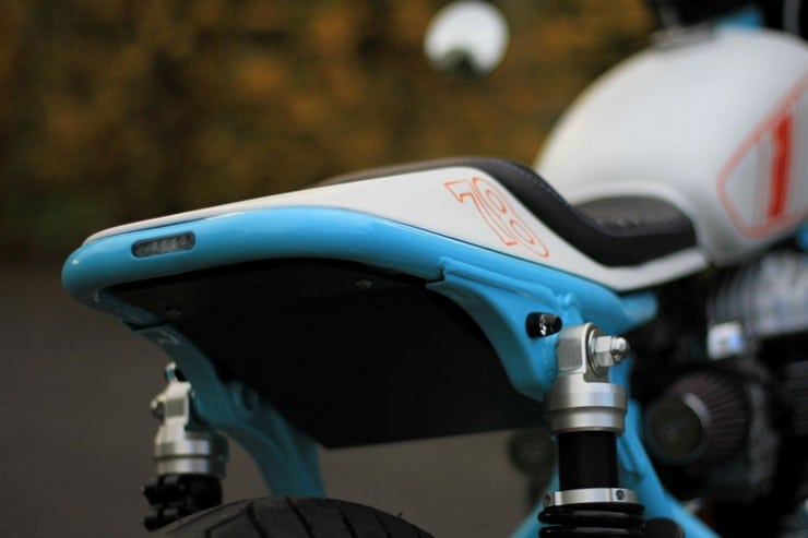 Kawasaki W650 by Hombrese Bikes 12