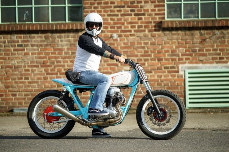 Kawasaki W650 by Hombrese Bikes 14