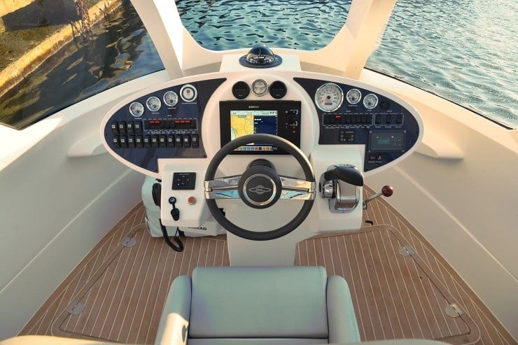 jet-capsule-mini-yacht-2