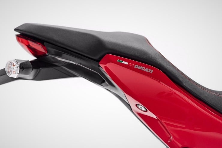 2017-ducati-supersport-14