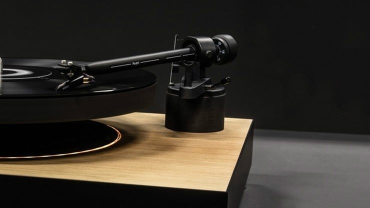 mag-lev-audio-levitating-turntable-1