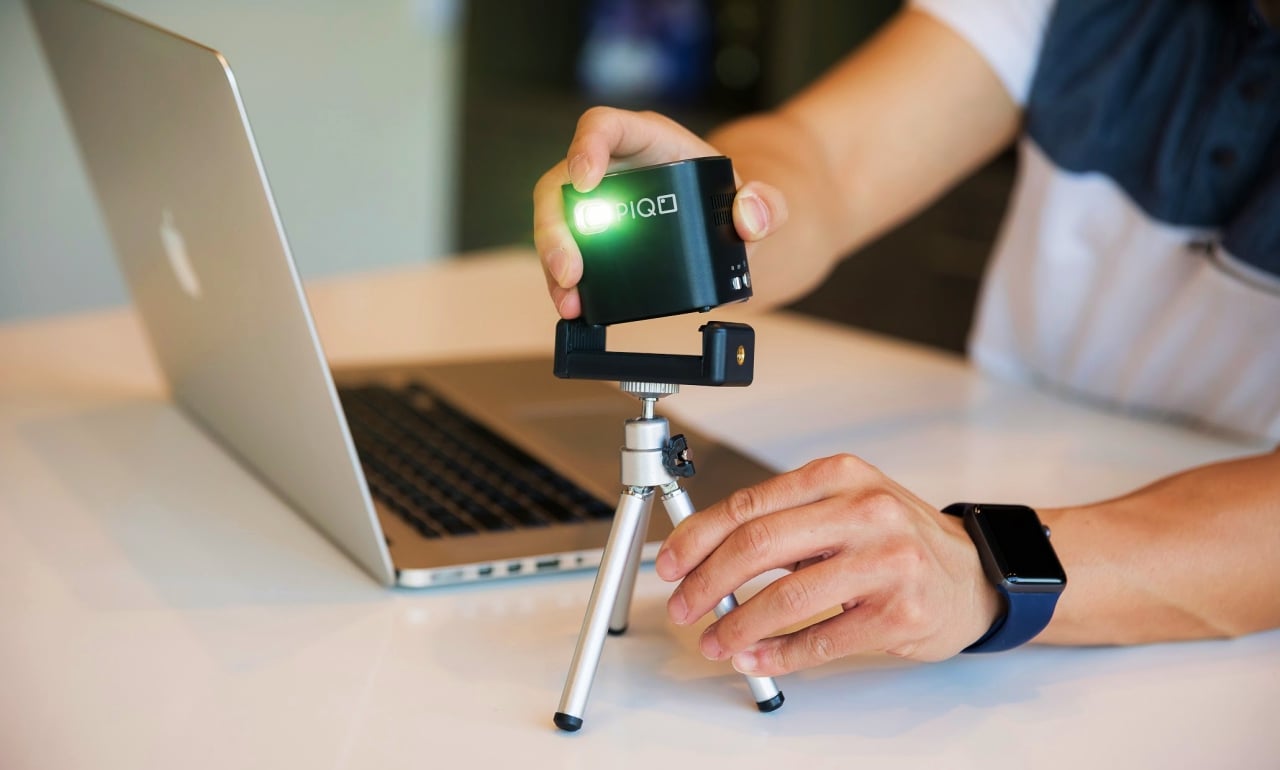 PIQO Pocket Projector