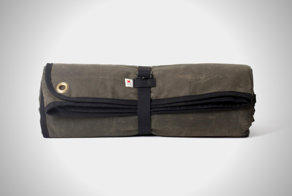 The Best Made Co. Waxed Canvas Blanket Is Reliable Protection On-The-Go