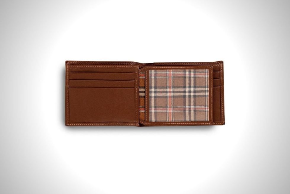 The Vasa Leather Executive Wallet Offers RFID and NFC Protection