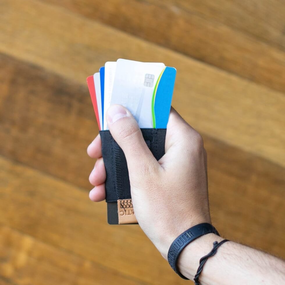 The Nomatic Minimalist Wallet Can Hold Up To 14 Cards Men's Gear