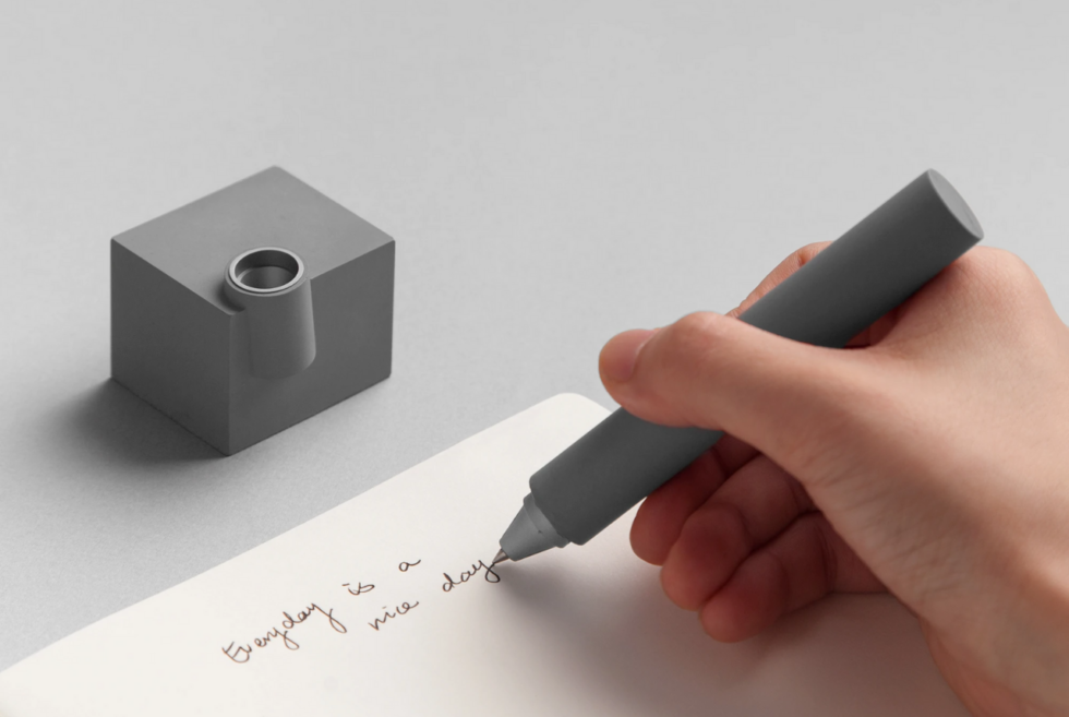 22STUDIO Gives Us A Solid Writing Instrument Called The Merge Desk Pen