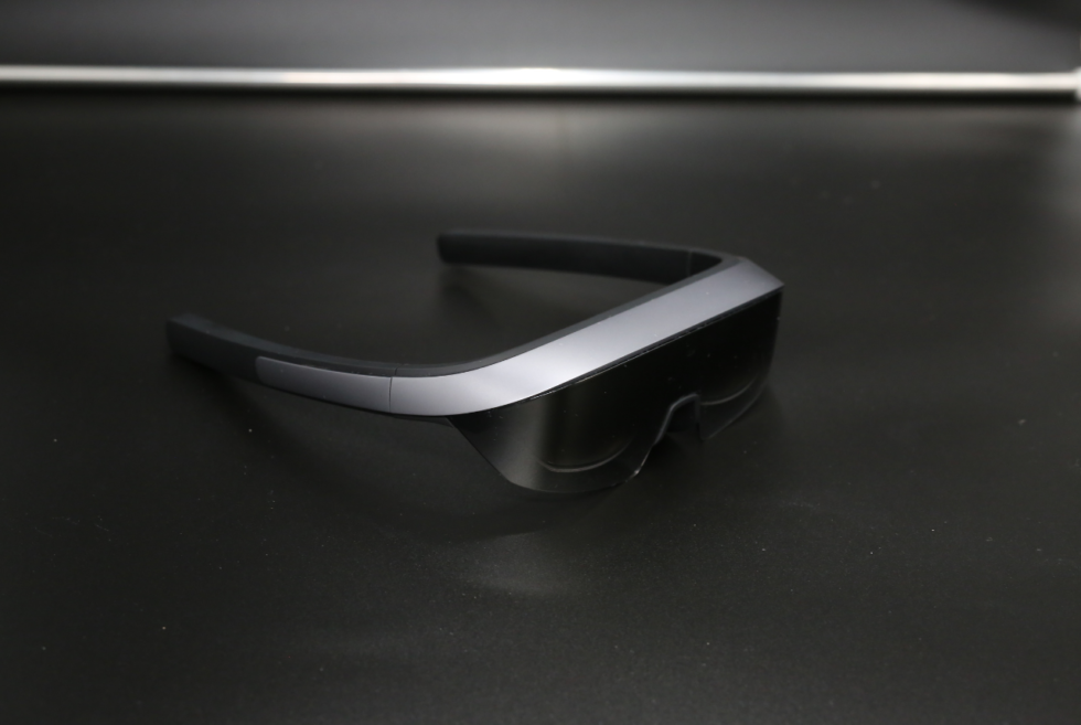 EM3’s STELLAR glasses deliver a compact yet immersive 800-inch 4K virtual display