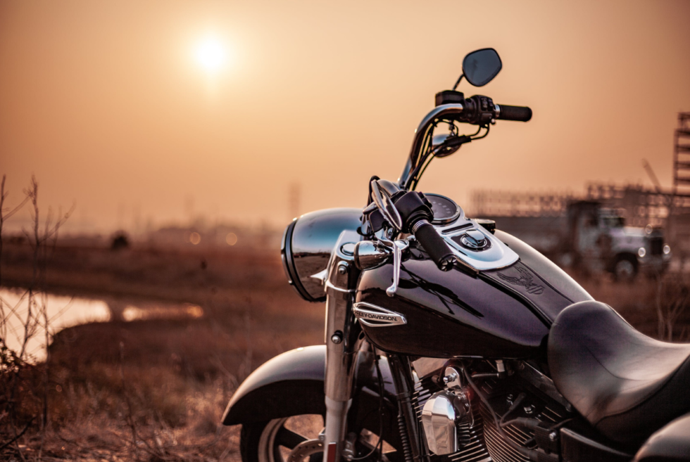 When to Hire an Injury Attorney After a Motorcycle Crash