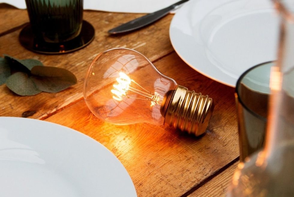 SuckUK’s Cordless Light Bulb Adds A Touch of Nostalgia To Any Space