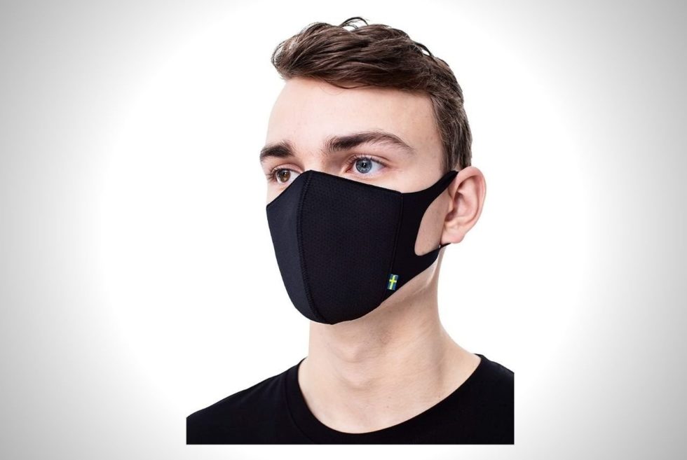 The Airinum Lite Air Mask Provides UV and Virus Protection