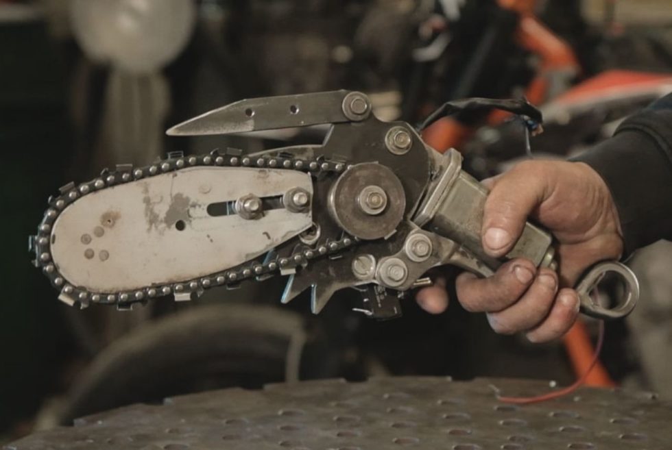 Make It Extreme’s Mini Chainsaw Can Cut Rough Lumber