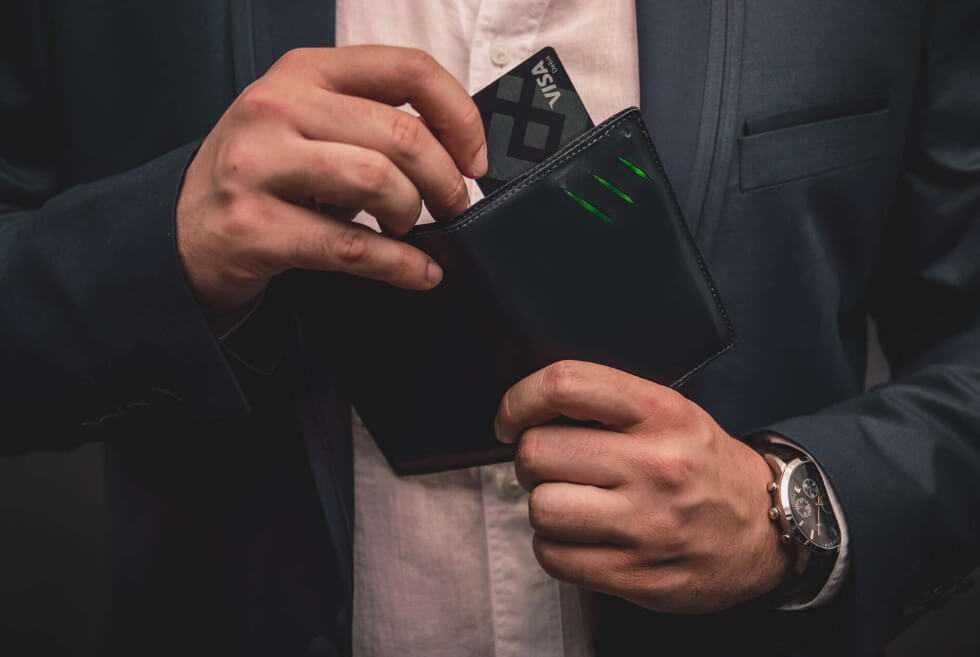The Best Smart Wallets for Men