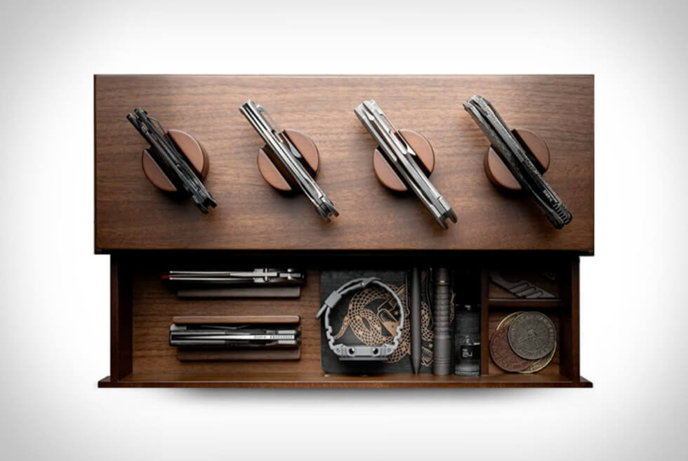 Holme & Hadfield’s Knife Deck Is A Must Have For The Aichmomaniac