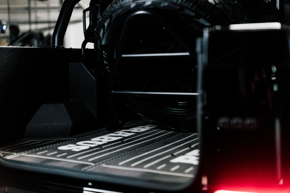 800 Adventure XLP Superblack bed