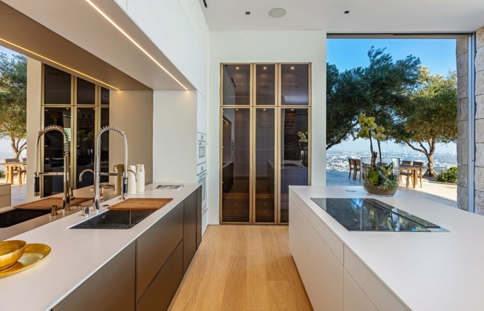 8021 Bellgave Place House kitchen