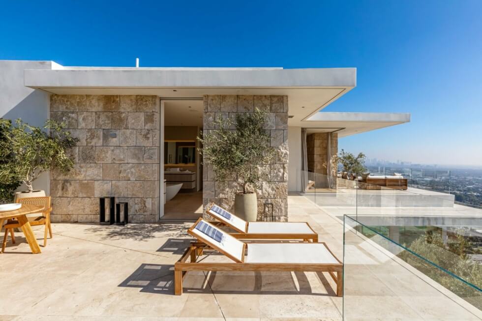 8021 Bellgave Place House terrace