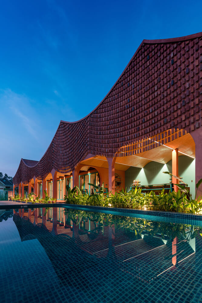 Duyen Casa II at night