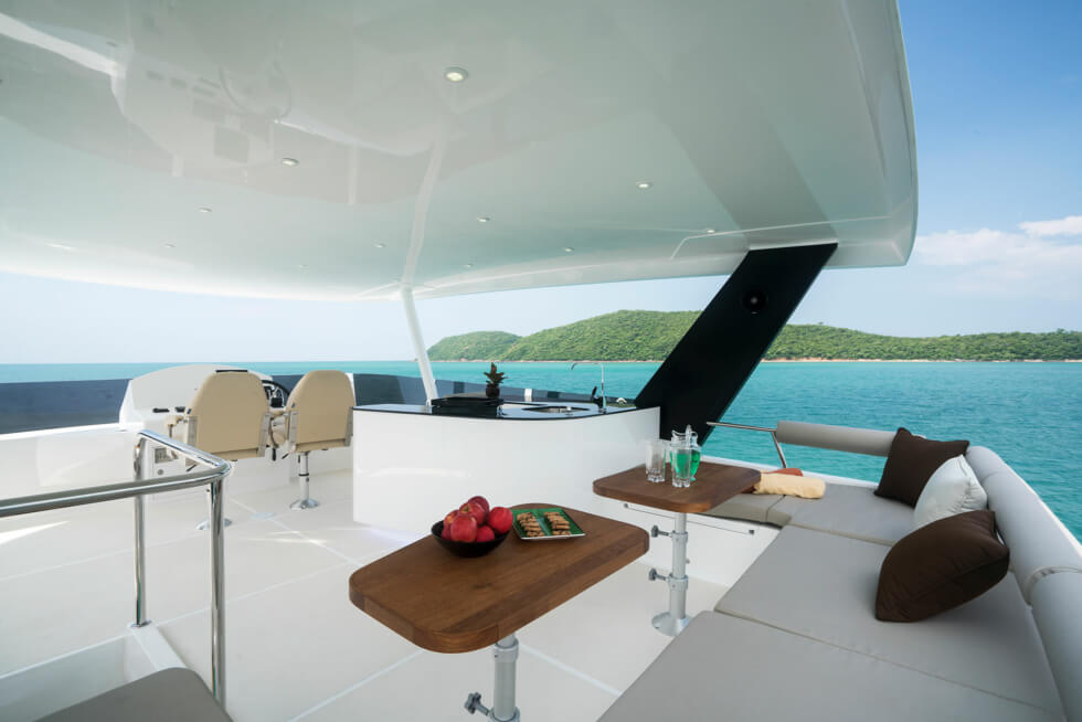 48 Space Grace & Pace Flybridge