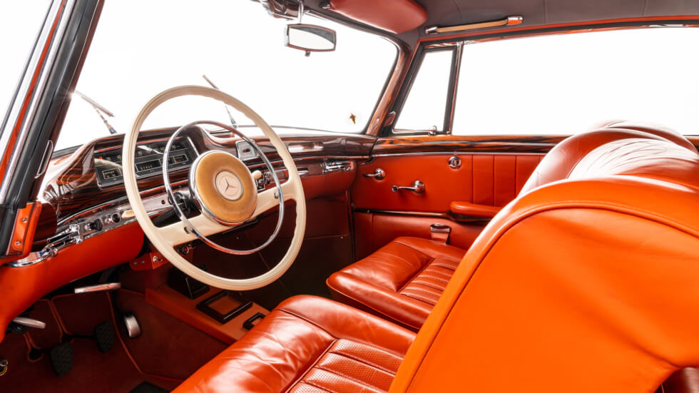 220 SE Ponton interior