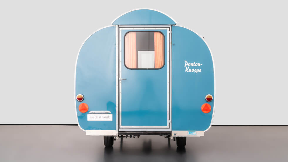220 SE Ponton camper trailer