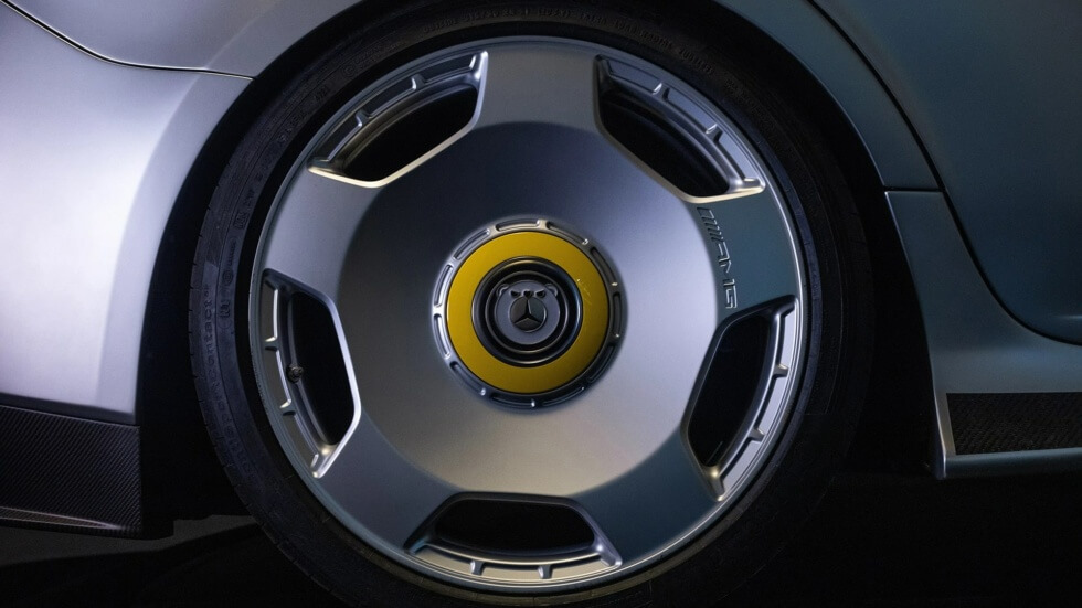 WILL.I.AMG BEAR WITNESS