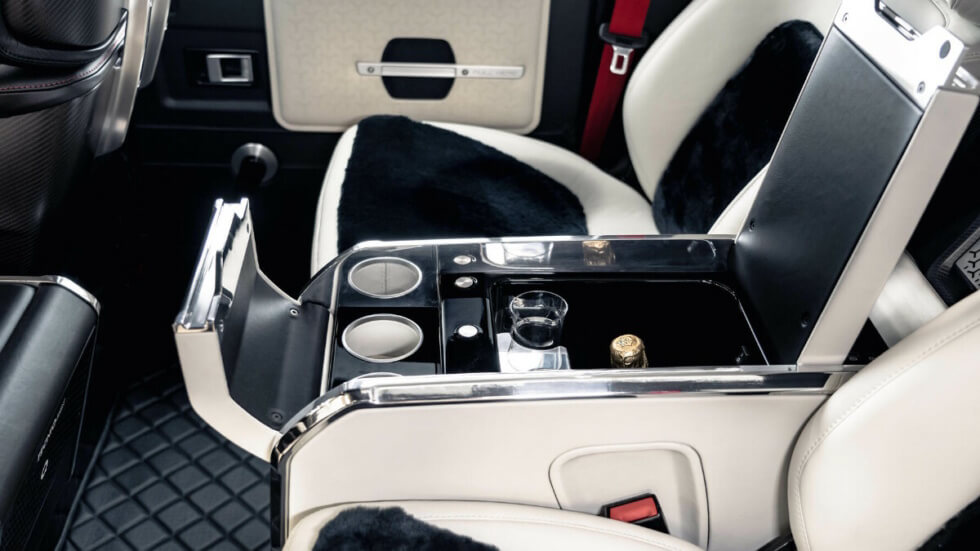 Q40 Defender Compartment