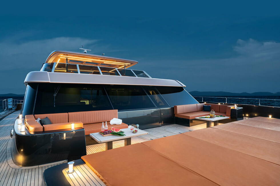 100 Sunreef Power Bow Lounge