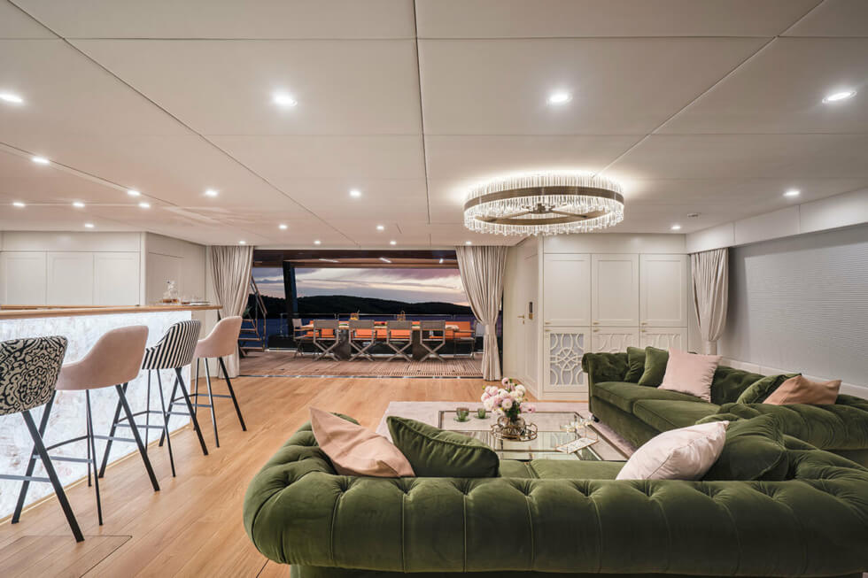 100 Sunreef Power Lounge