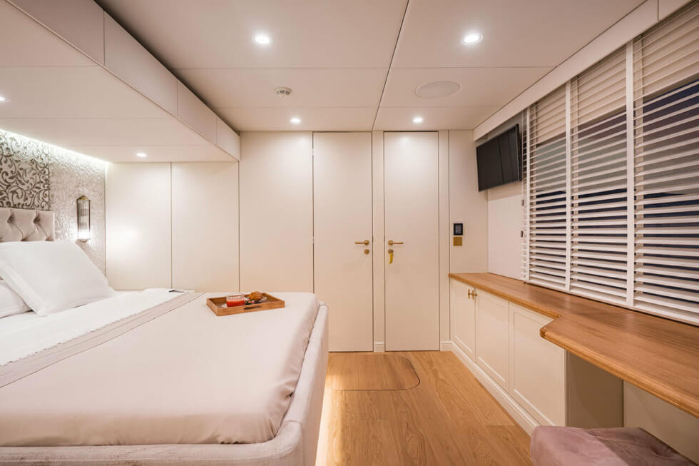 100 Sunreef Power Room