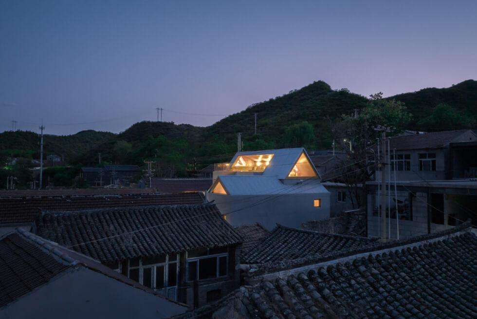 House of Mountain Birds: A Humble Home In Rural Beijing With A Roof Terrace