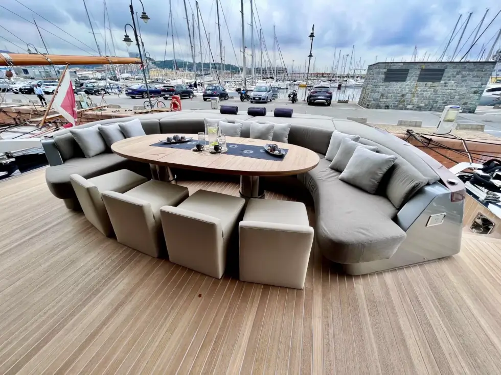 Lucy Exterior Lounge