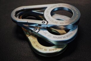 AirTag Carabiner